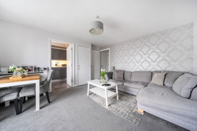 Flat for sale in Plomer Avenue, Hoddesdon, Hertfordshire