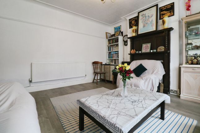 2, Axminster Road, Cardiff photo 5