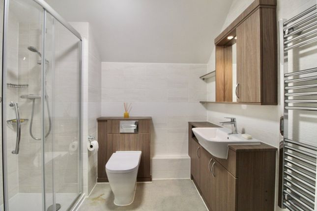 35 Knights Lodge, North Close, Lymington photo 3