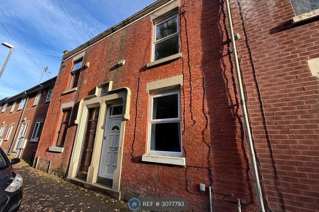 2-bed terraced on Selborne Street, Preston, £750/mo