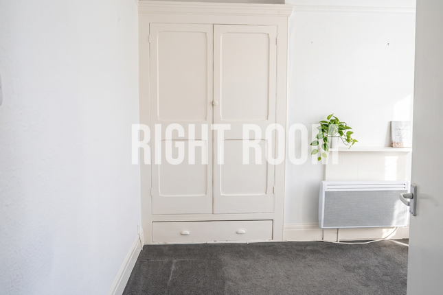 14 Ampthill Road, Southampton photo 5