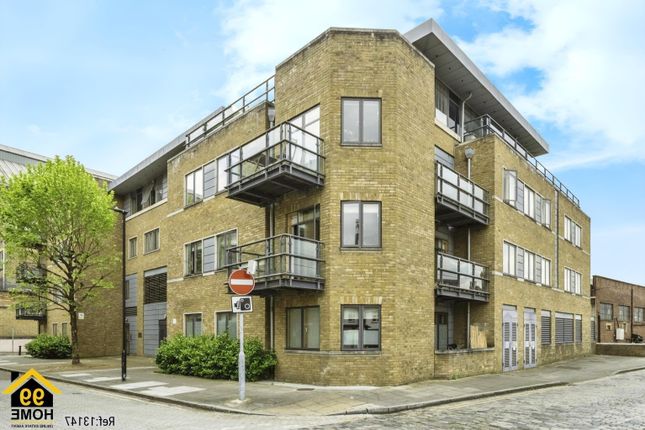 Flat for sale in Pipers House, Greenwich, London