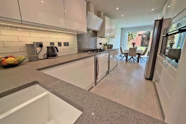 32 Southfield Drive, Hazlemere, Buckinghamshire photo 3