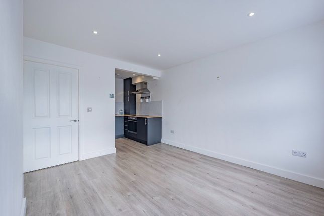 Post Office House,Flat 2, Crowborough Hill, Crowborough photo 3