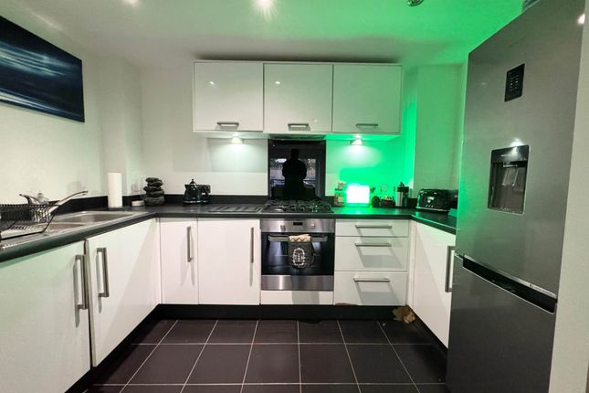 17, Lawford Court, Borehamwood photo 2