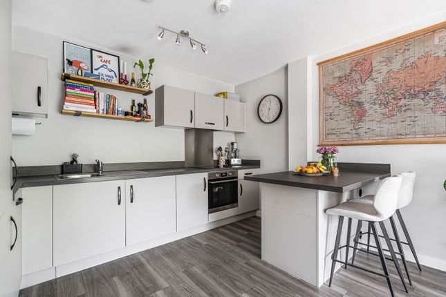 Flat 10, Valence House, 1, Threadneedle Road, Farnham photo 4