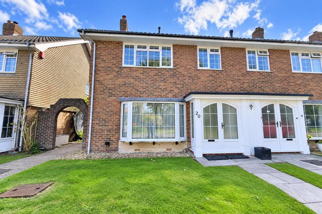 20, Lodge Gardens, Gosport photo 2