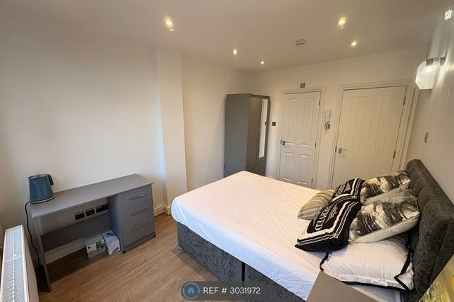Forty Avenue, Wembley photo 5