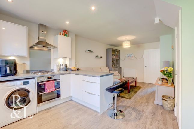 3, Poplar Close, Swadlincote photo 3