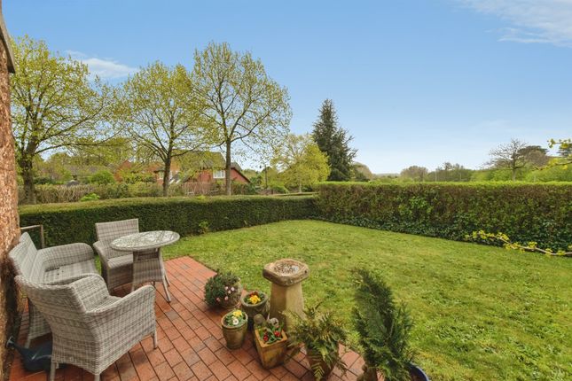 11, Woodbury Walk, Exeter photo 4