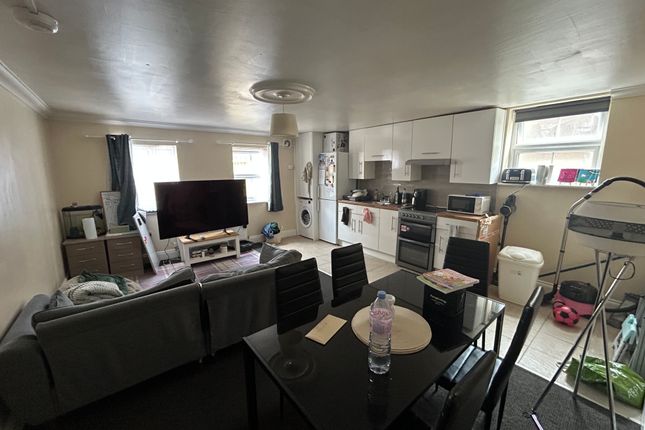 56C, Hook Road, Surbiton photo 3