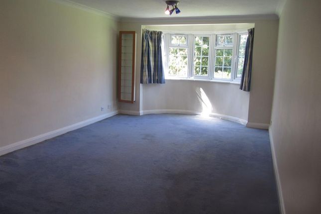 Flat to rent in Buckingham Close, Hornchurch