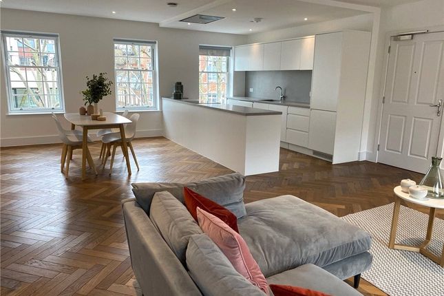 Flat to rent in Charlotte Street, London