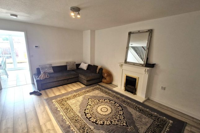 59, Grasshaven Way, London photo 3