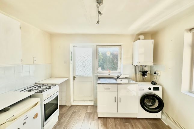 20A, Broughton Road, London photo 5
