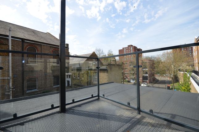 Flat 2, 8 Church Road, London photo 4
