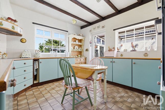 Mushroom Cottage, Mount Bovers Lane, Hockley photo 3