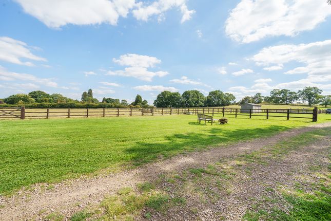 Country house for sale in High Street, Tilbrook