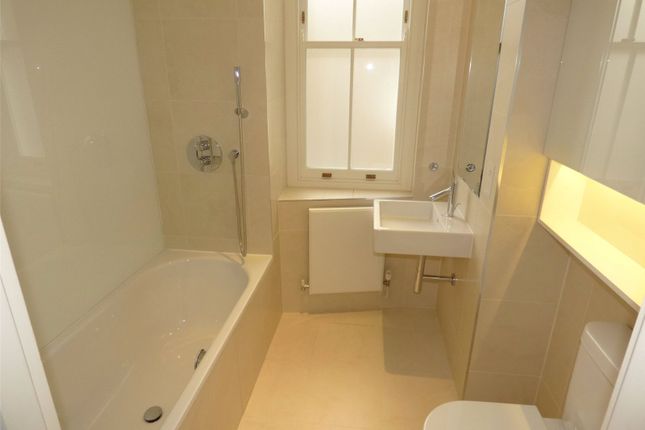 Flat to rent in Stuart Court, Richmond Hill, Richmond, Surrey