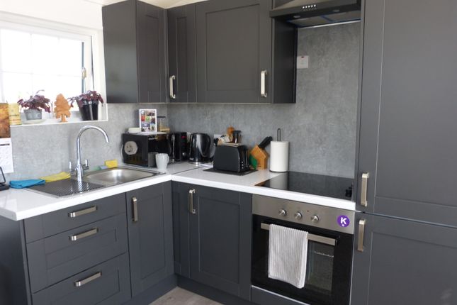 9, Manor Park, Penwithick photo 3