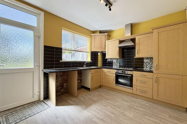 12, Poplar Avenue, Leeds photo 2
