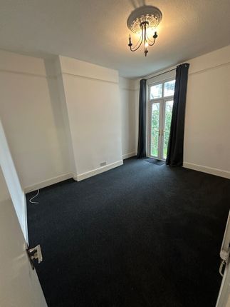 A Clean And Well-Maintained Single Bedroom With Da...