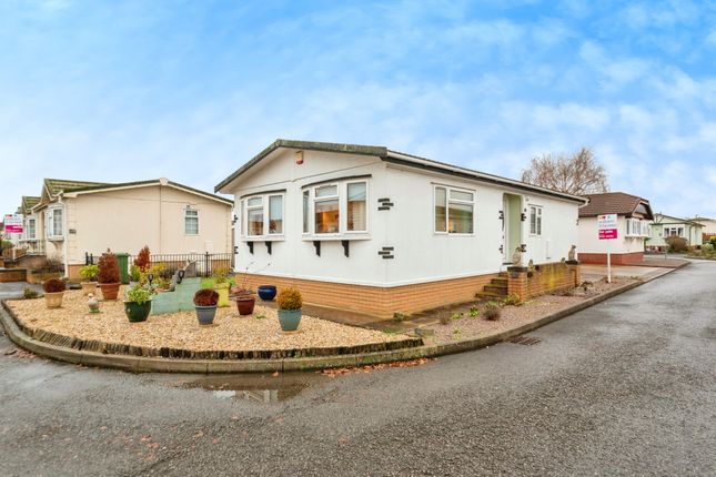 2-bed caravan on 15, Meadow View, Allington Gardens, Grantham, £115,000