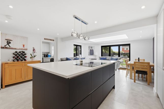 40 Stoney Hills, Billericay photo 2