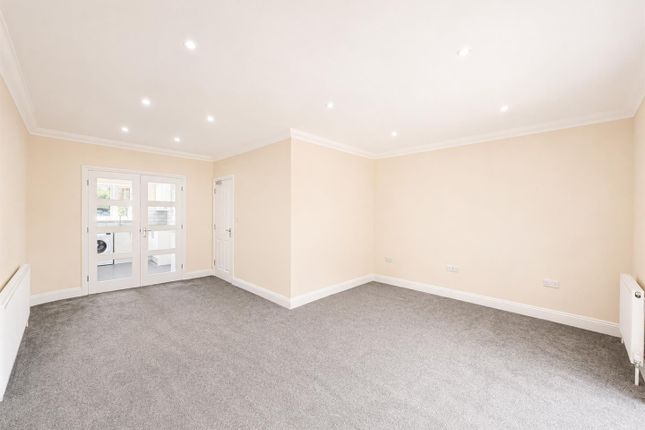 11, Kavan Gardens, Cranford photo 3