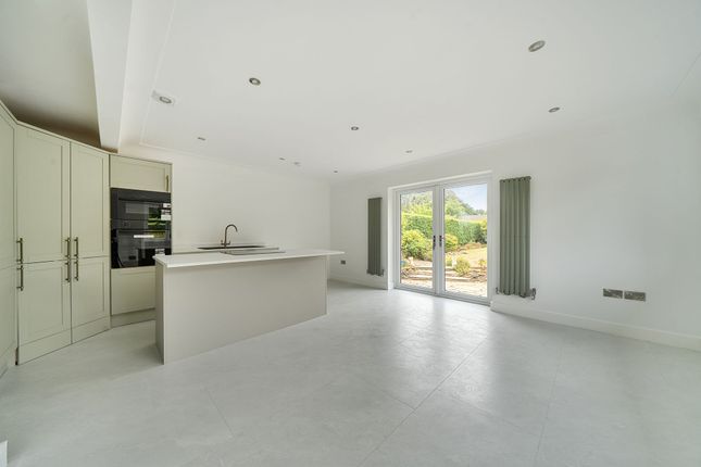 2 Low Wood Grove, Wirral photo 2