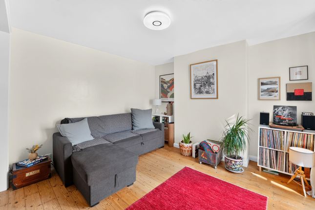 31A, Aldebert Terrace, London photo 3