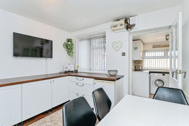 27, Bromfield Lane, Clwyd photo 4