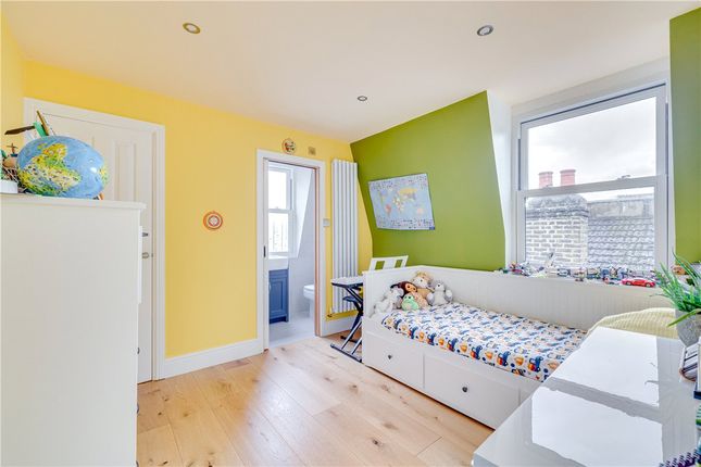 Flat for sale in Woodlawn Road, Fulham, London
