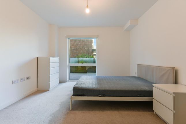 Flat 1 Poplar House 8, Thonrey Close, London photo 4