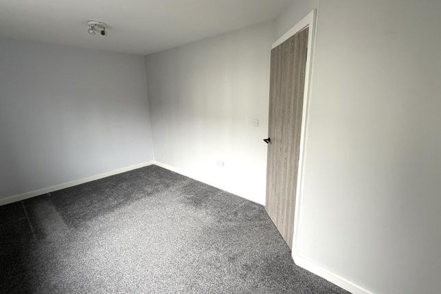 19, Conners court, Nuneaton photo 3