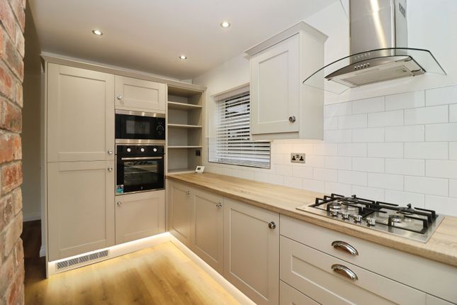 31, Shaftesbury Avenue, Ashgate, Chesterfield photo 3