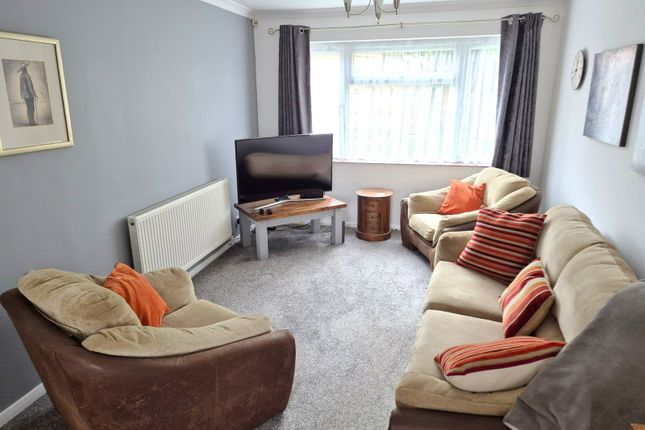 2, Folly Close, Hitchin photo 2