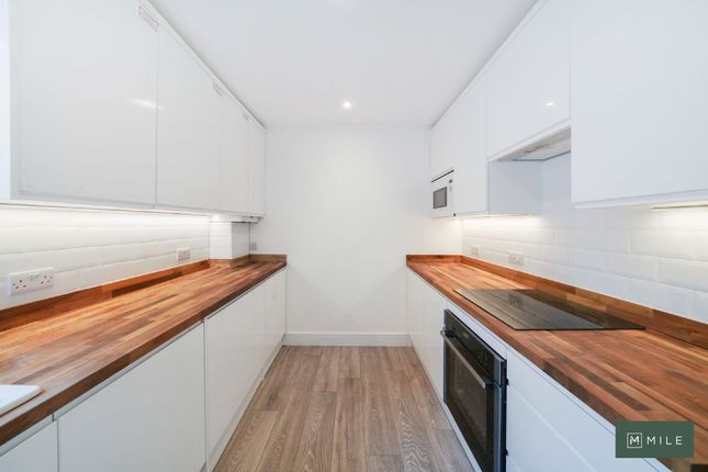 Flat to rent in Mortimer Road, London