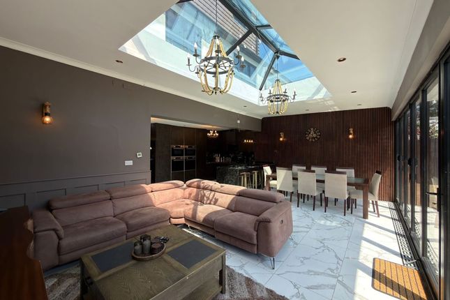 23, Medina Road, Luton photo 2