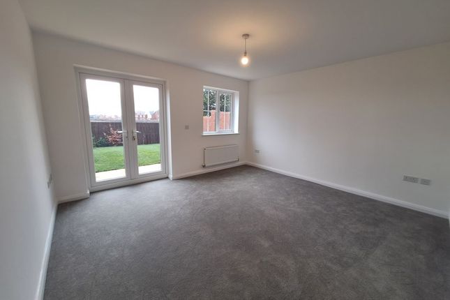 Neptune Close, Nuneaton photo 4