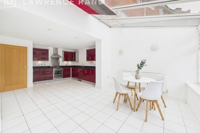 12 Flowers Avenue, Ruislip photo 4