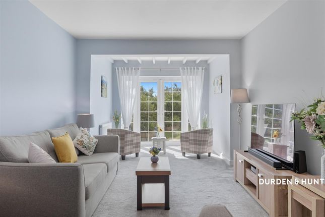 12 Deveron Way, Romford photo 3