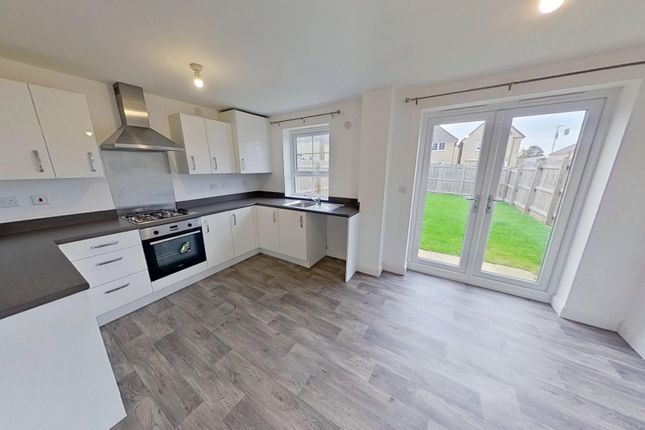 26, Fetlock Drive, Bradford photo 2