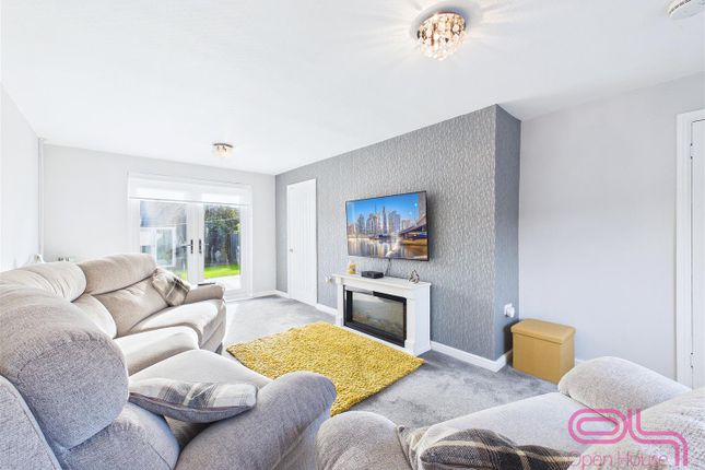 Hawthorn Crescent, Burton-On-Trent photo 4