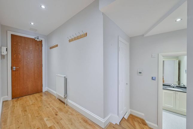 Flat to rent in Whitehall, St James's, London