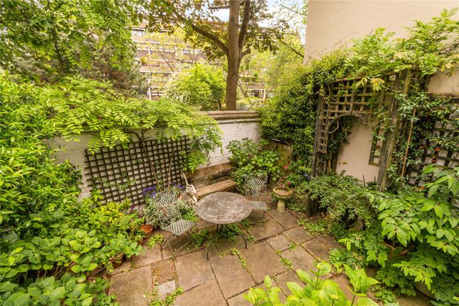 Terraced house for sale in Albion Street, Hyde Park