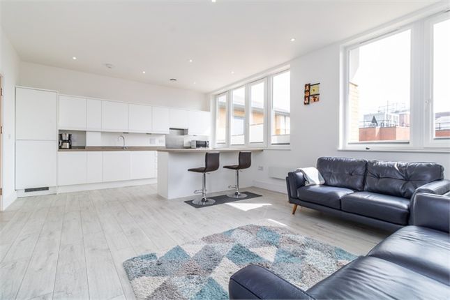 Flat 23, Venture House, STAINES-UPON-THAMES photo 3