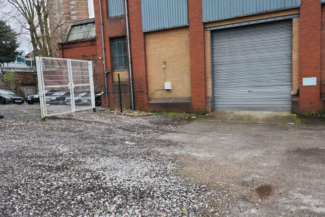 Light industrial to let in Charles Street, Oldham
