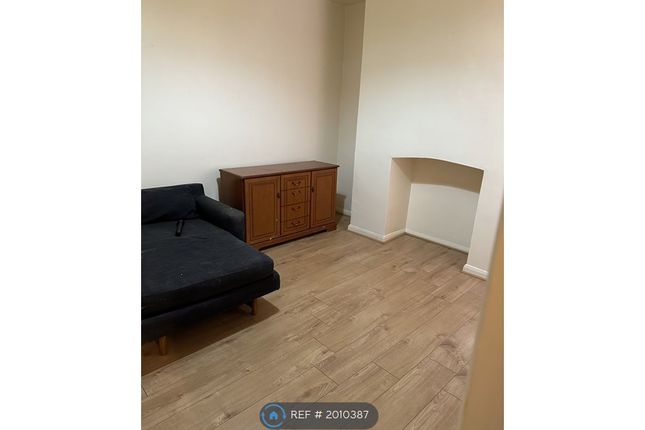 Flat to rent in High Street, Chatham