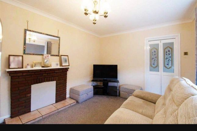 Mundesley Close, South Oxhey photo 4